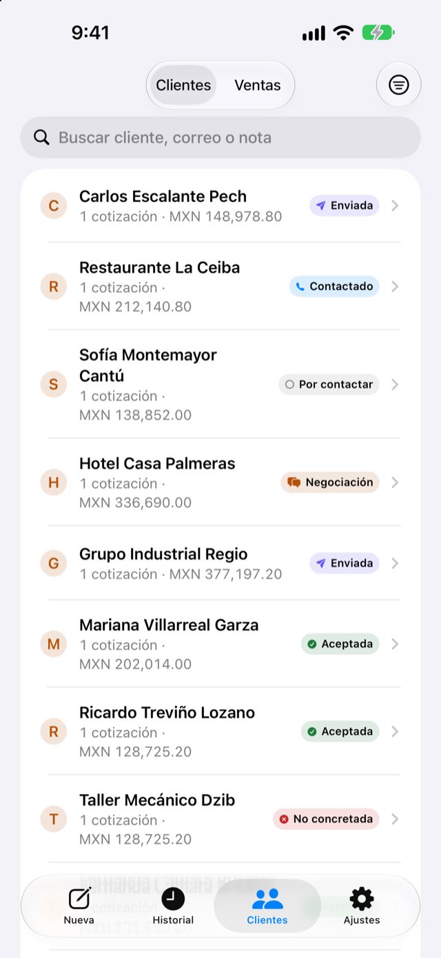 Lista de clientes en iPhone con el estado de cada propuesta: por contactar, aceptada, negociación, enviada y no concretada